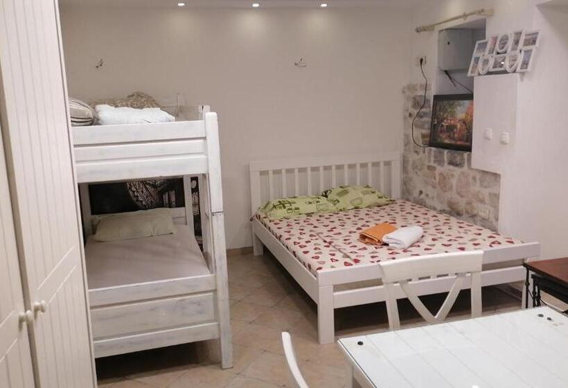 اتاق اکونومی, Apartments đukić