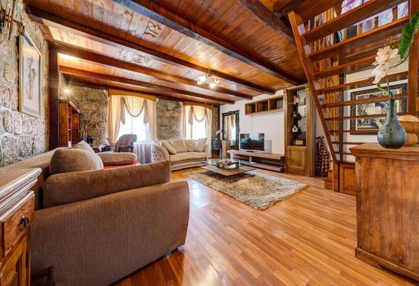 اتاق خانوادگی با چشم‌انداز دریا, Apartments đukić