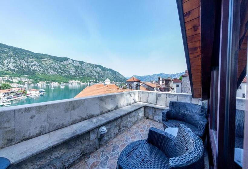 اتاق خانوادگی با چشم‌انداز دریا, Apartments đukić