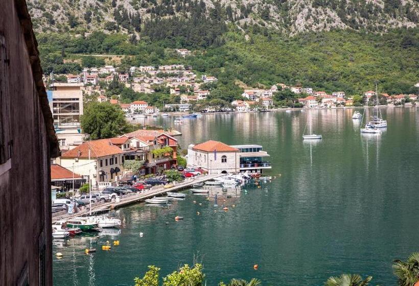 اتاق خانوادگی با چشم‌انداز دریا, Apartments đukić