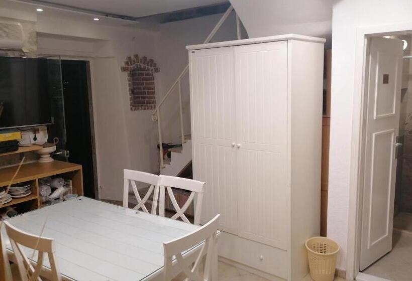 اتاق استاندارد چهارنفره با بالکن, Apartments đukić