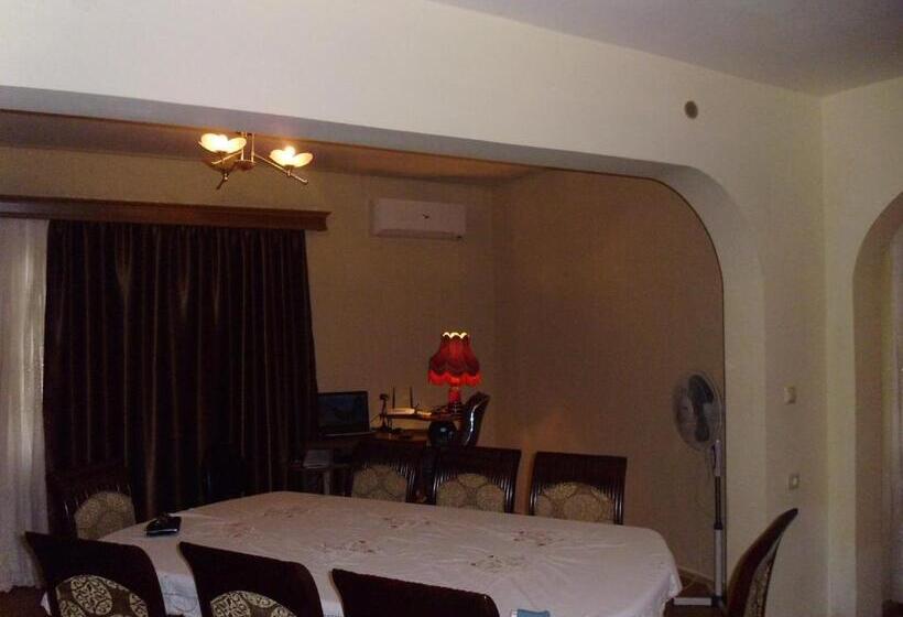 آپارتمان 1 خوابه, Private House In Batumi