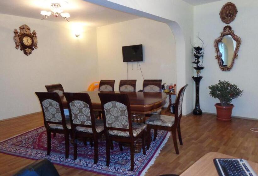 آپارتمان 1 خوابه, Private House In Batumi