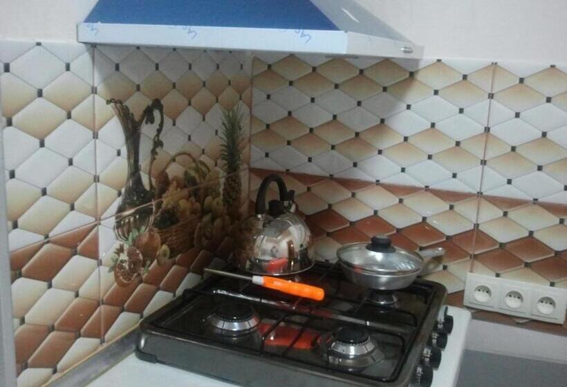 اتاق خانوادگی, Private House In Batumi