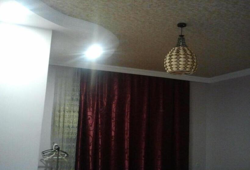 اتاق خانوادگی, Private House In Batumi