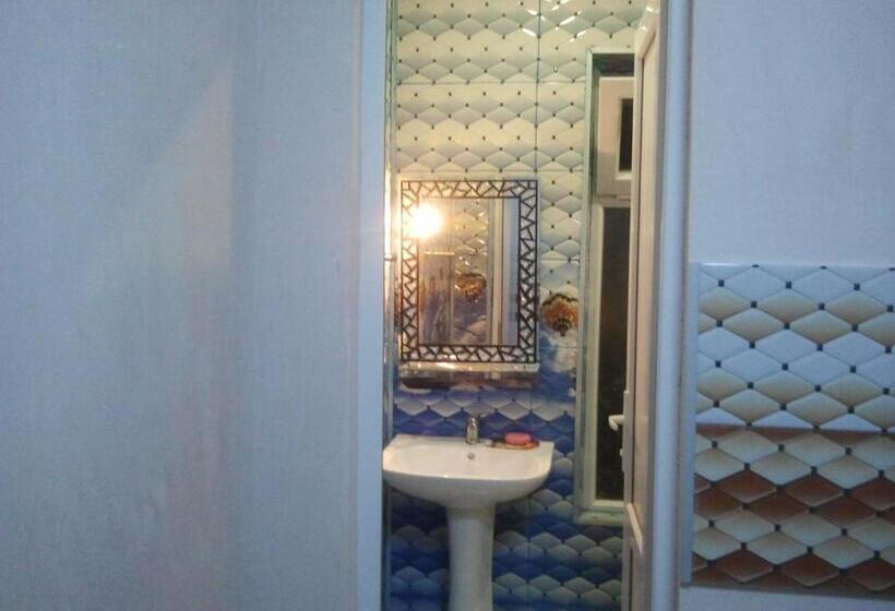اتاق خانوادگی, Private House In Batumi