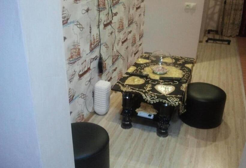 اتاق خانوادگی, Private House In Batumi