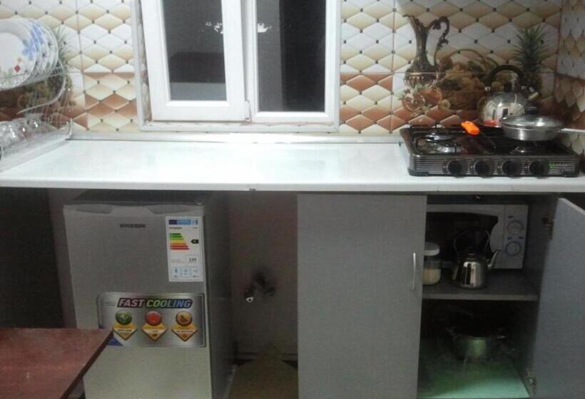 اتاق خانوادگی, Private House In Batumi