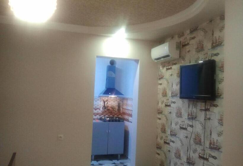 اتاق خانوادگی, Private House In Batumi