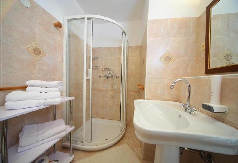 1 Bedroom Penthouse Apartment, Vila Edelweiss Rooms&app Kranjska Gora