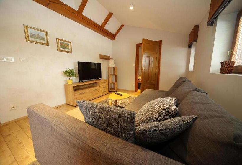 Family flat with terrace, Vila Edelweiss Rooms&app Kranjska Gora