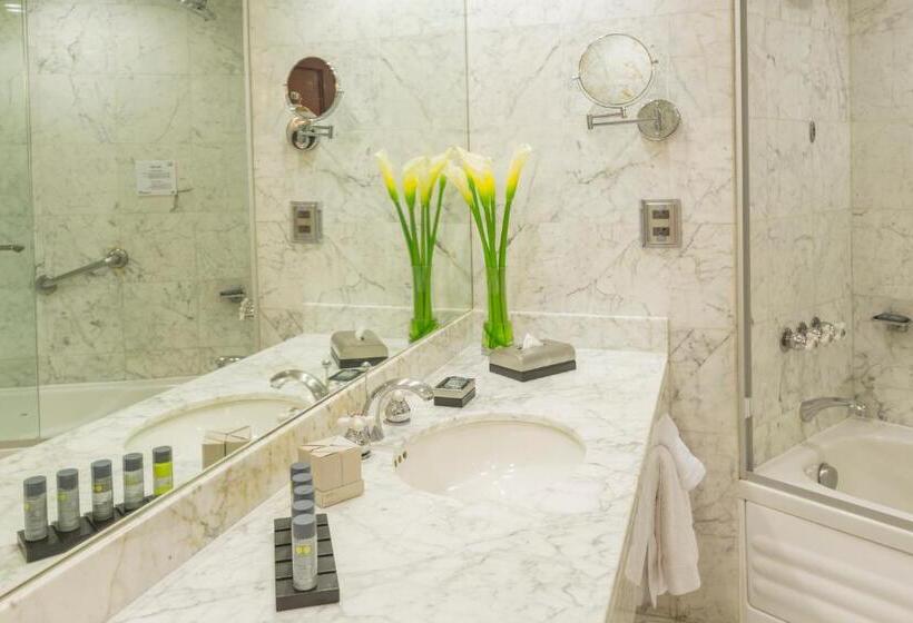 اتاق اجرایی, Delfines Hotel & Convention Center