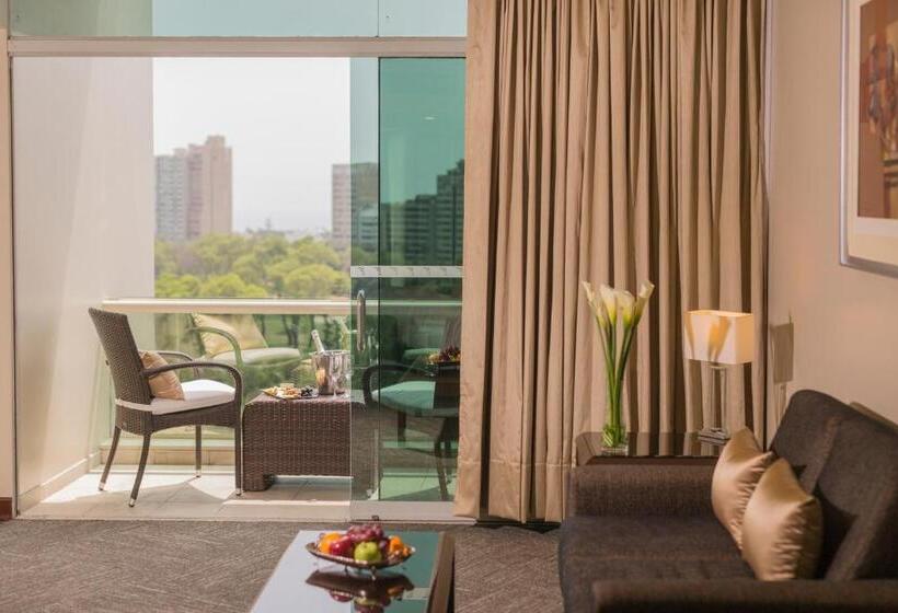 سوییت جونیور, Delfines Hotel & Convention Center