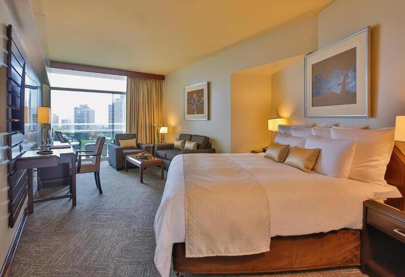 سوییت جونیور, Delfines Hotel & Convention Center