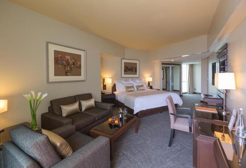 سوییت جونیور, Delfines Hotel & Convention Center