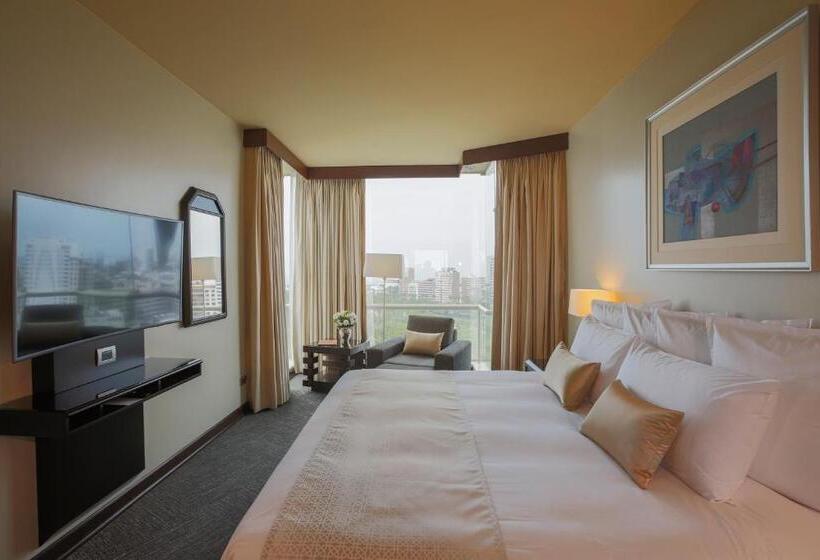 سوئیت سینیور, Delfines Hotel & Convention Center