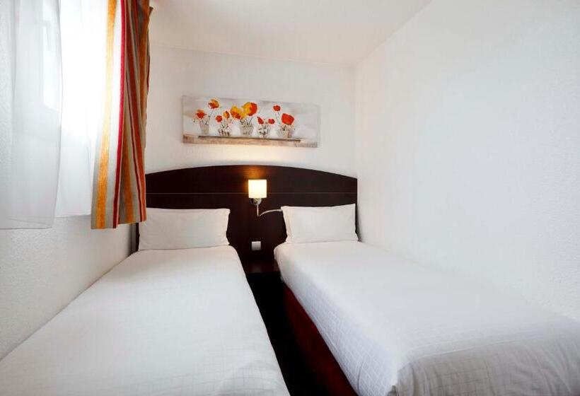 스탠다드 룸 더블 침대, Kyriad Lyon Sud Saint Genis Laval