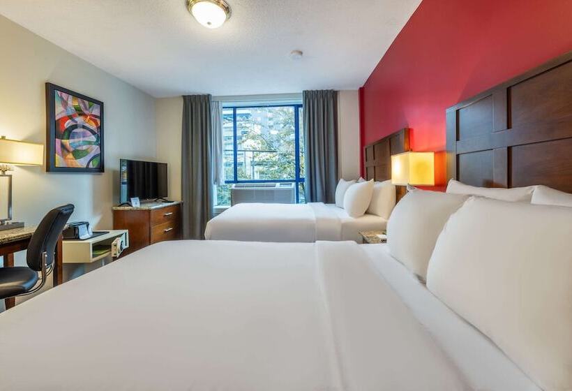 带2个双人床的标准工作室, Quality Inn & Suites
