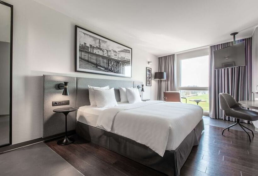 Номер Superior с Видом, Radisson Hotel Zurich Airport