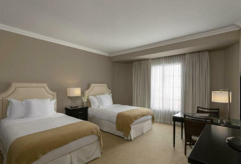 Номер Deluxe, Bristol Panama, A Registry Collection