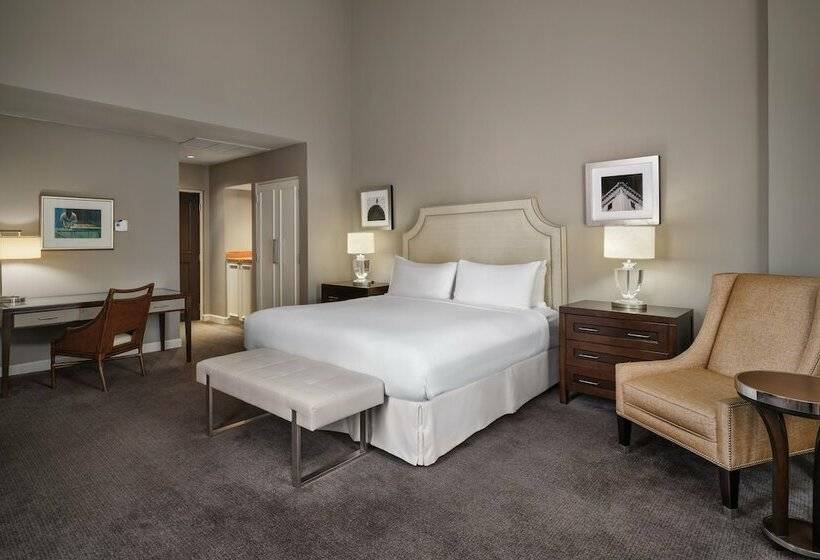 Номер Deluxe, Bristol Panama, A Registry Collection