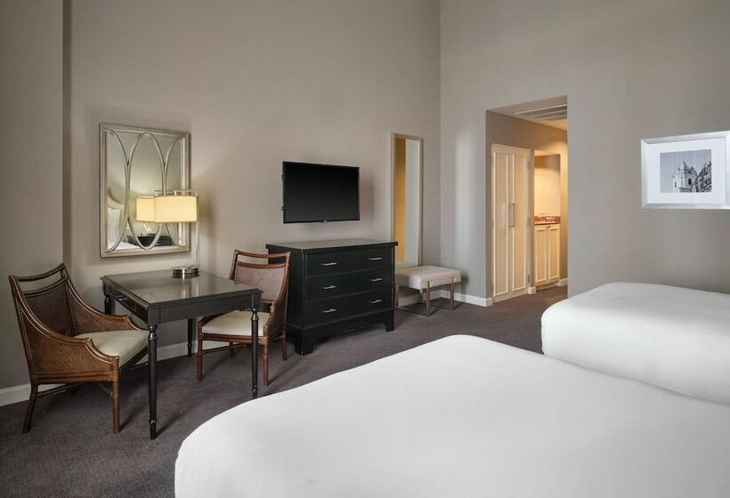 Номер Deluxe, Bristol Panama, A Registry Collection