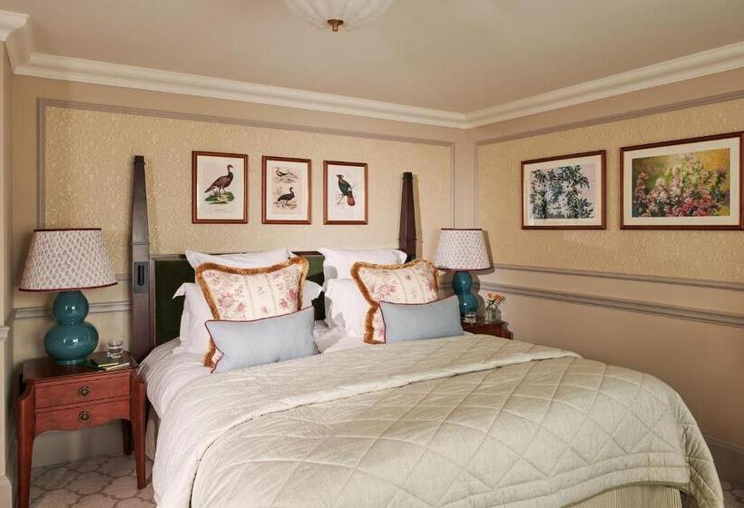 اتاق لوکس با چشم‌انداز, The Gleneagles