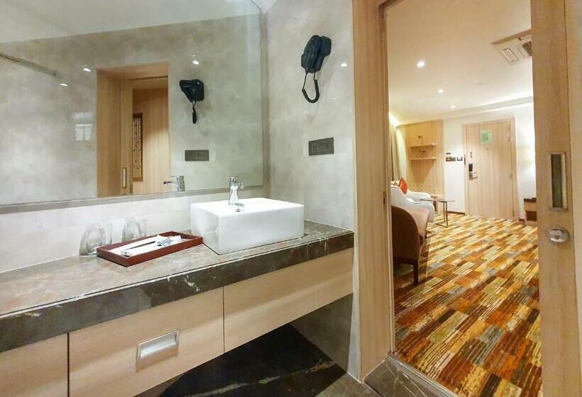 Номер Премиум, The Orchid Lonavala