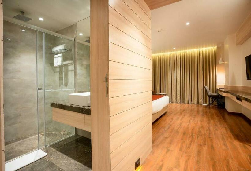 Номер Премиум, The Orchid Lonavala