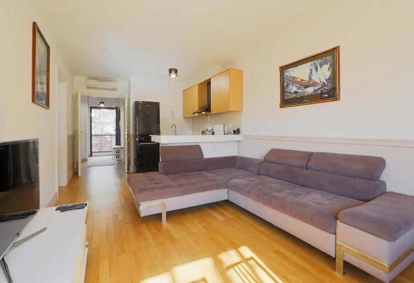 آپارتمان 1 خوابه با بالکن, The Bluedeck Wellness Apartment