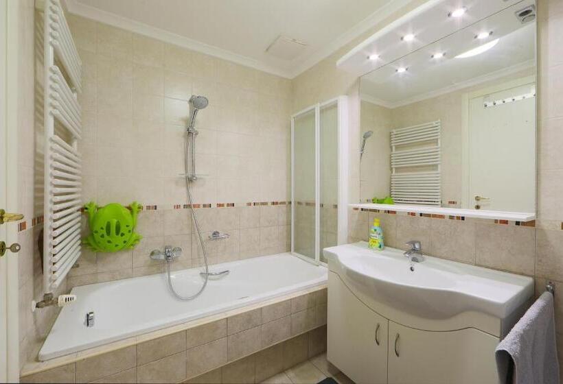 آپارتمان 1 خوابه با بالکن, The Bluedeck Wellness Apartment