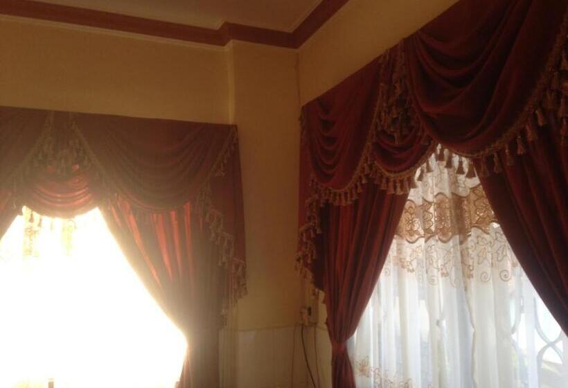 اتاق خانوادگی, Nice Guesthouse