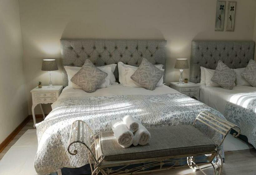 Семейный Номер, The Falls Guest House