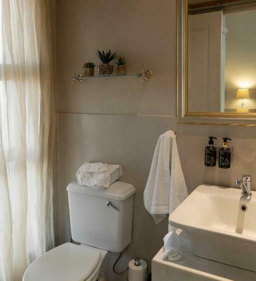 إستوديو ديلوكس, The Falls Guest House