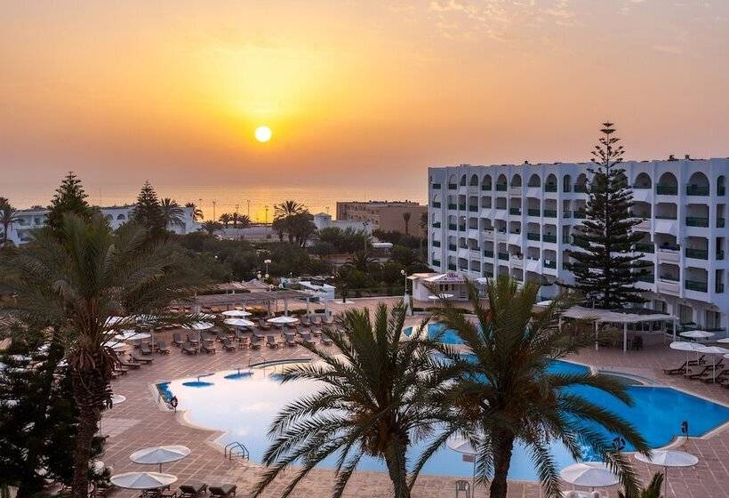 اتاق استاندارد سه نفره, El Mouradi Palace