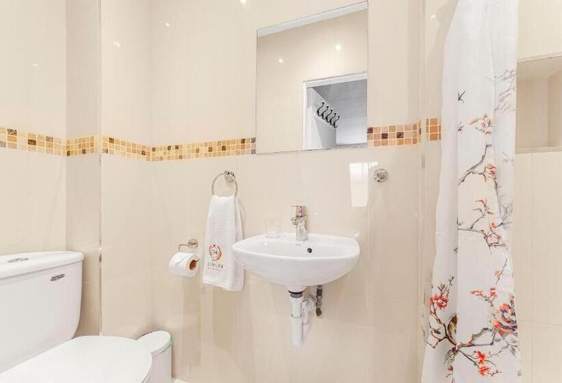Quarto Familiar, Jubilee Hotel Victoria