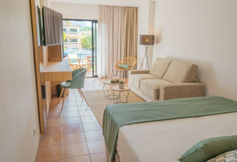 سوییت جونیور, Mon Port Hotel & Spa