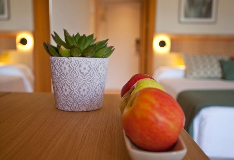 اتاق استاندارد سه نفره, Mon Port Hotel & Spa