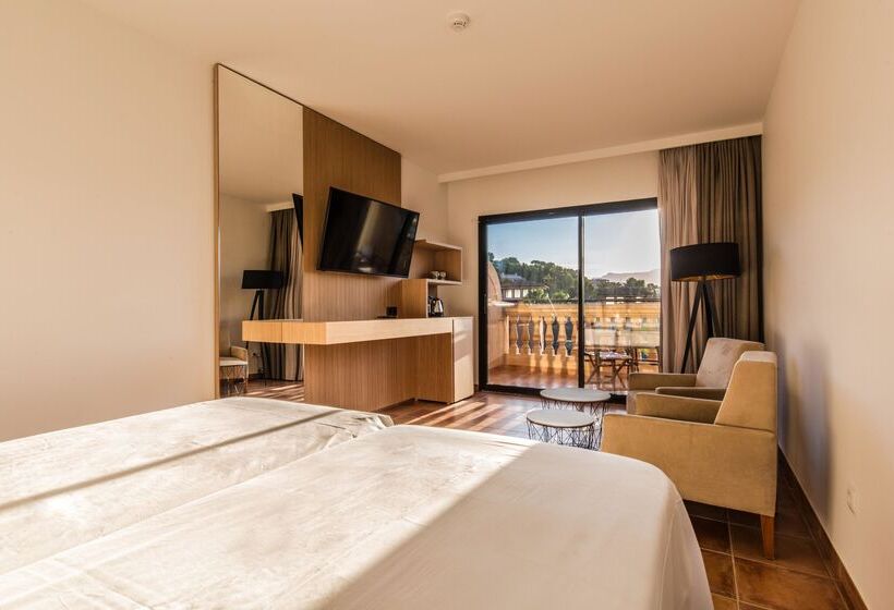 سوییت جونیور, Mon Port Hotel & Spa