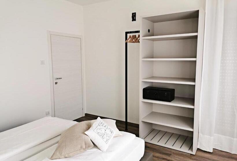 اتاق استاندارد با بالکن, Villa Paola B&b