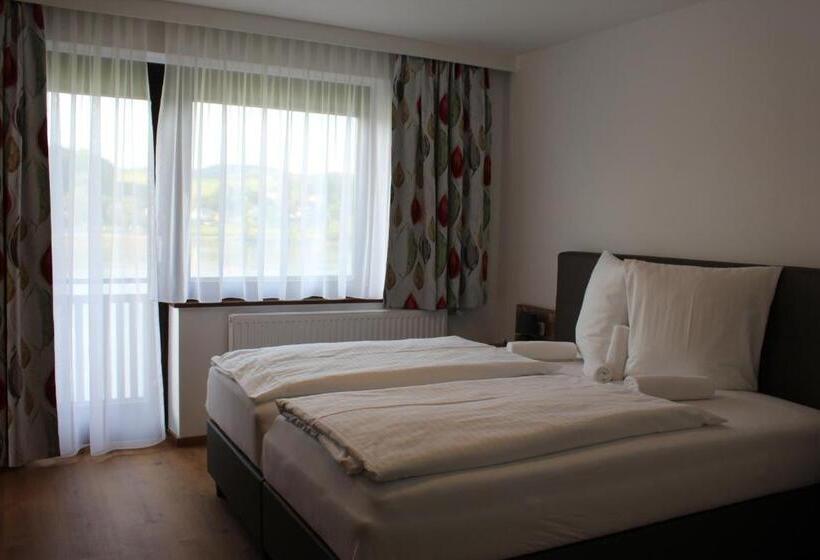 Apartamento 1 Dormitorio con Balcón, Gasthof S'schatzkastl