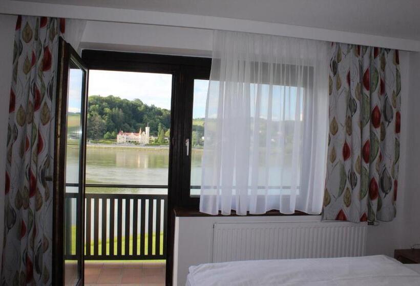 Apartamento 1 Dormitorio con Balcón, Gasthof S'schatzkastl