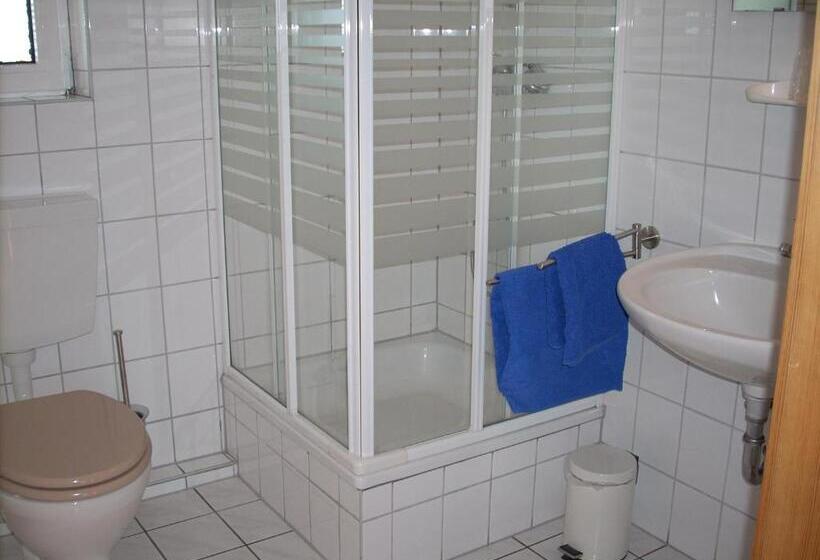 Номер Стандарт Трехместный, Pension & Restaurant Alte Schule