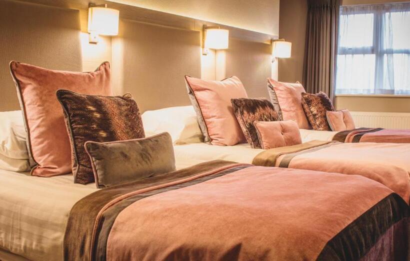اتاق استاندارد چهار تخته, Barr Na Sraide Inn
