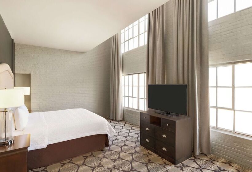 Люкс Кровать Кинг, Hampton Inn & Suites New Orleansconvention Center