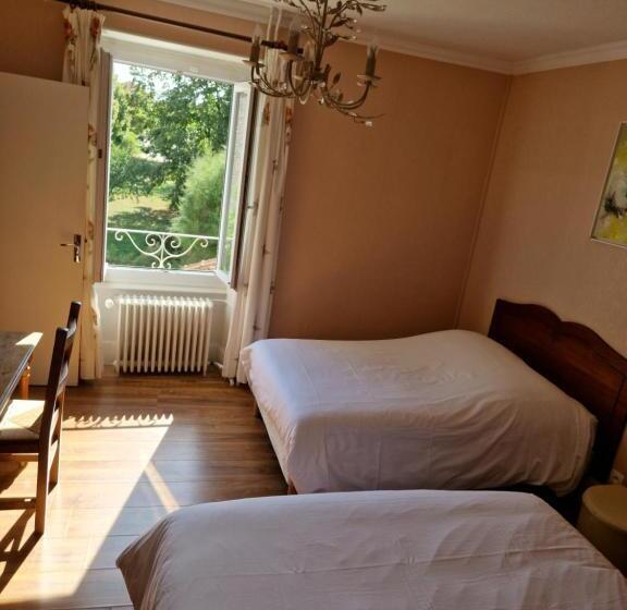 Quarto Quádruplo Estandar, Hôtel De La Ferté
