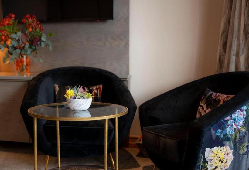اتاق استاندارد با چشم‌انداز دریاچه, Wineport Lodge