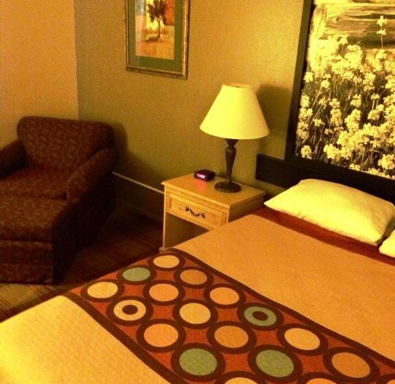 스탠다드 스튜디오, Super 8 By Wyndham Idaho Falls