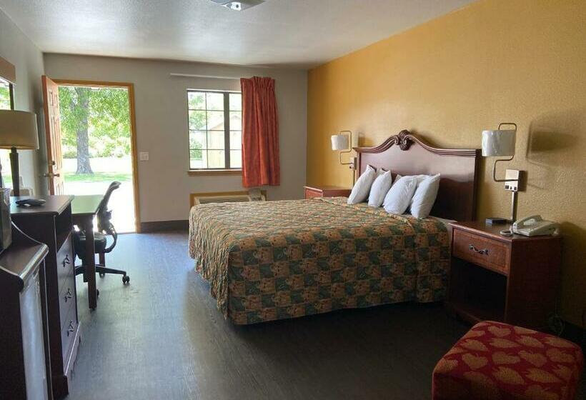 חדר דחוקס עם מיטת קינג, Redbud Inn