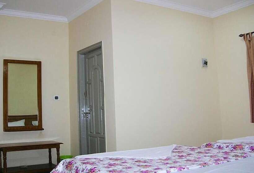 Номер Стандарт Трехместный, Pujitha Residency